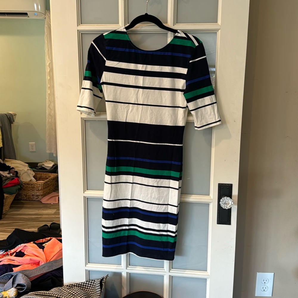 Small fitted dress with zipper back